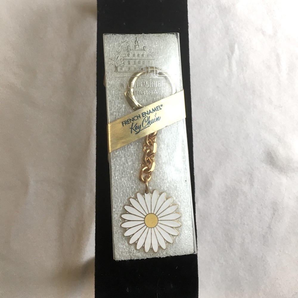 Vintage French Enamel Daisy Keychain